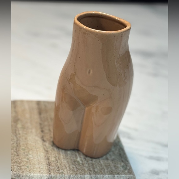 Urban Outfitters Female Form Ceramic Vase 7.75" - Picture 2 of 6